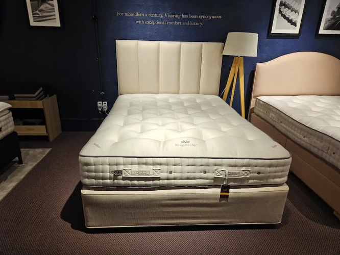 Clearance: 150 x 200cm Vispring Kingsbridge Divan Set with Ceto Headboard