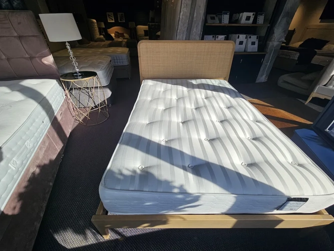 Clearance: 135 x 190cm Luna Essential Orthos 1000 Mattress