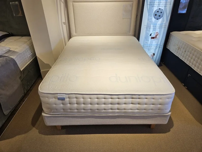Clearance: 135 x 190cm Dunlopillo Elite Luxury Mattress