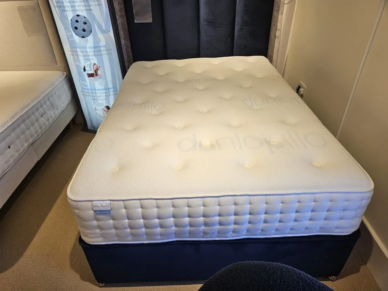 Clearance: 135 x 190cm Dunlopillo Elite Supreme Mattress